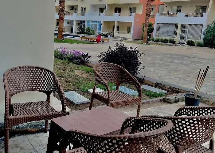 Lotus Compound In The Inter Area Apartment